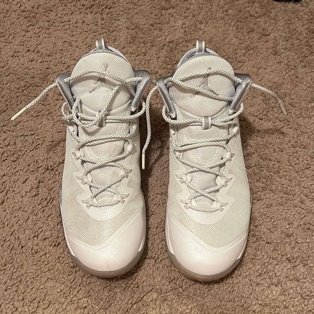 White / Silver Jordan Super Fly 3 Size 10